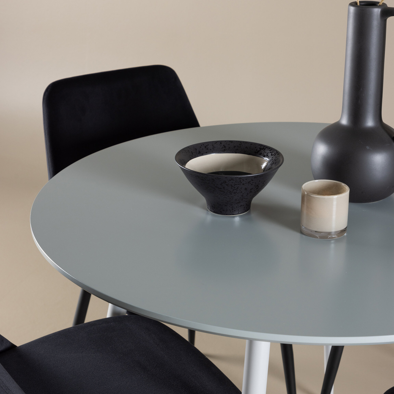 Spisegruppe Venture Home Plaza Ø100 med 4 stk Night Stoler