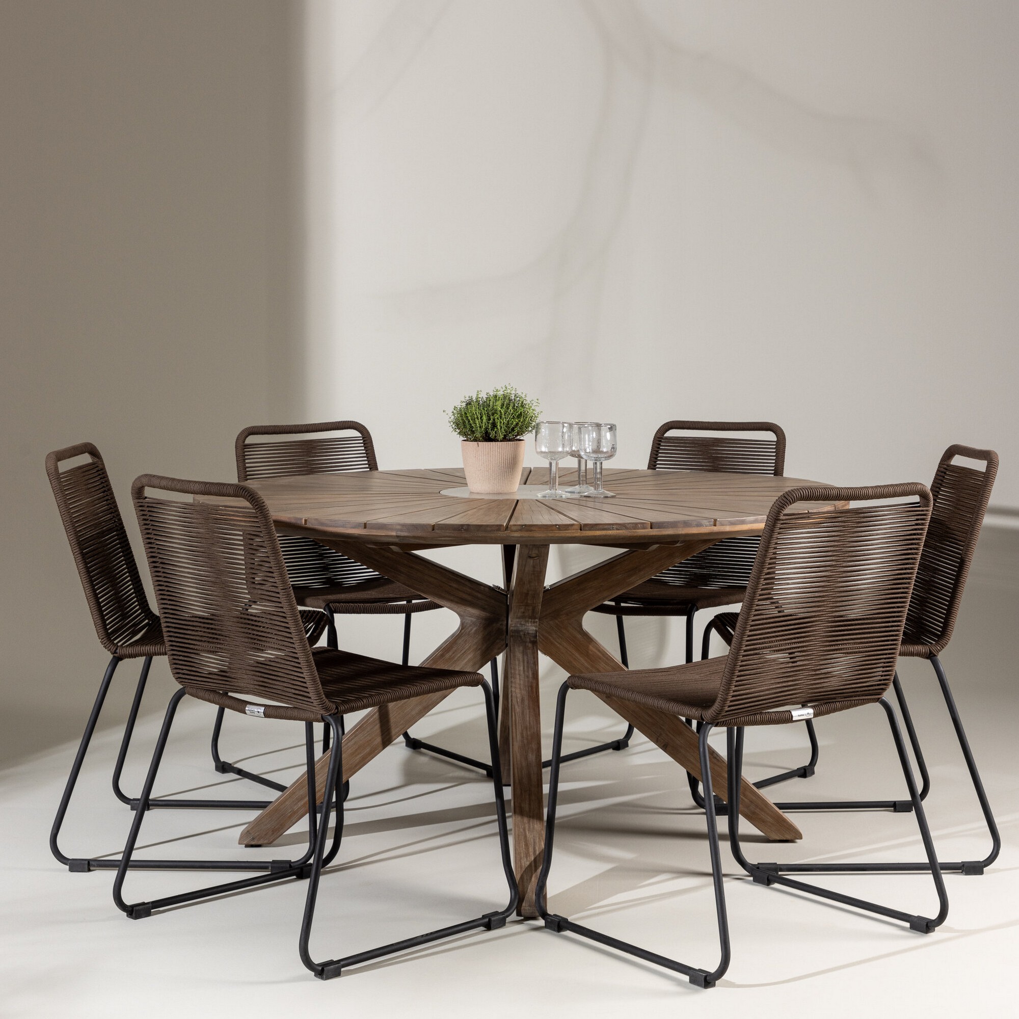 Hagegruppe Venture Home Rosario med 6 Lindos Stoler
