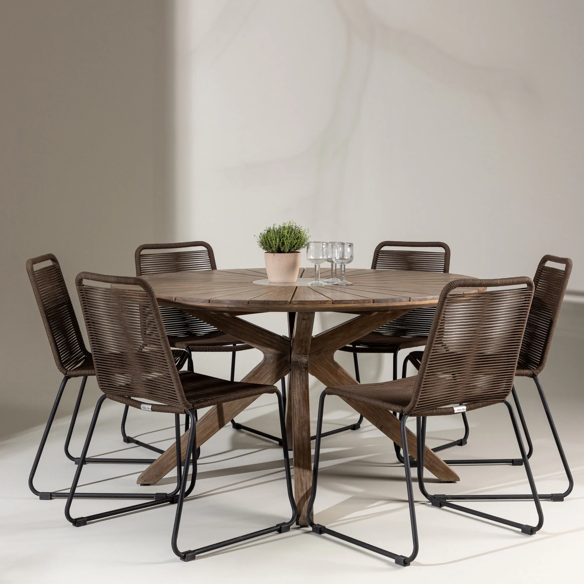 Hagegruppe Venture Home Rosario med 6 Lindos Stoler