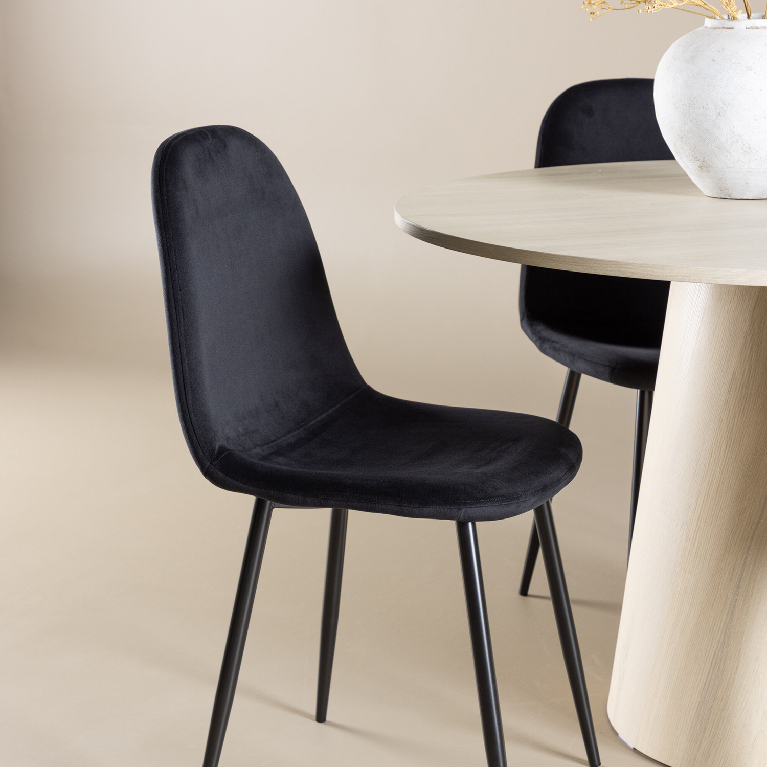 Spisegruppe Venture Home Lanzo Ø120 med 4 stk Polar Stoler Fløyel