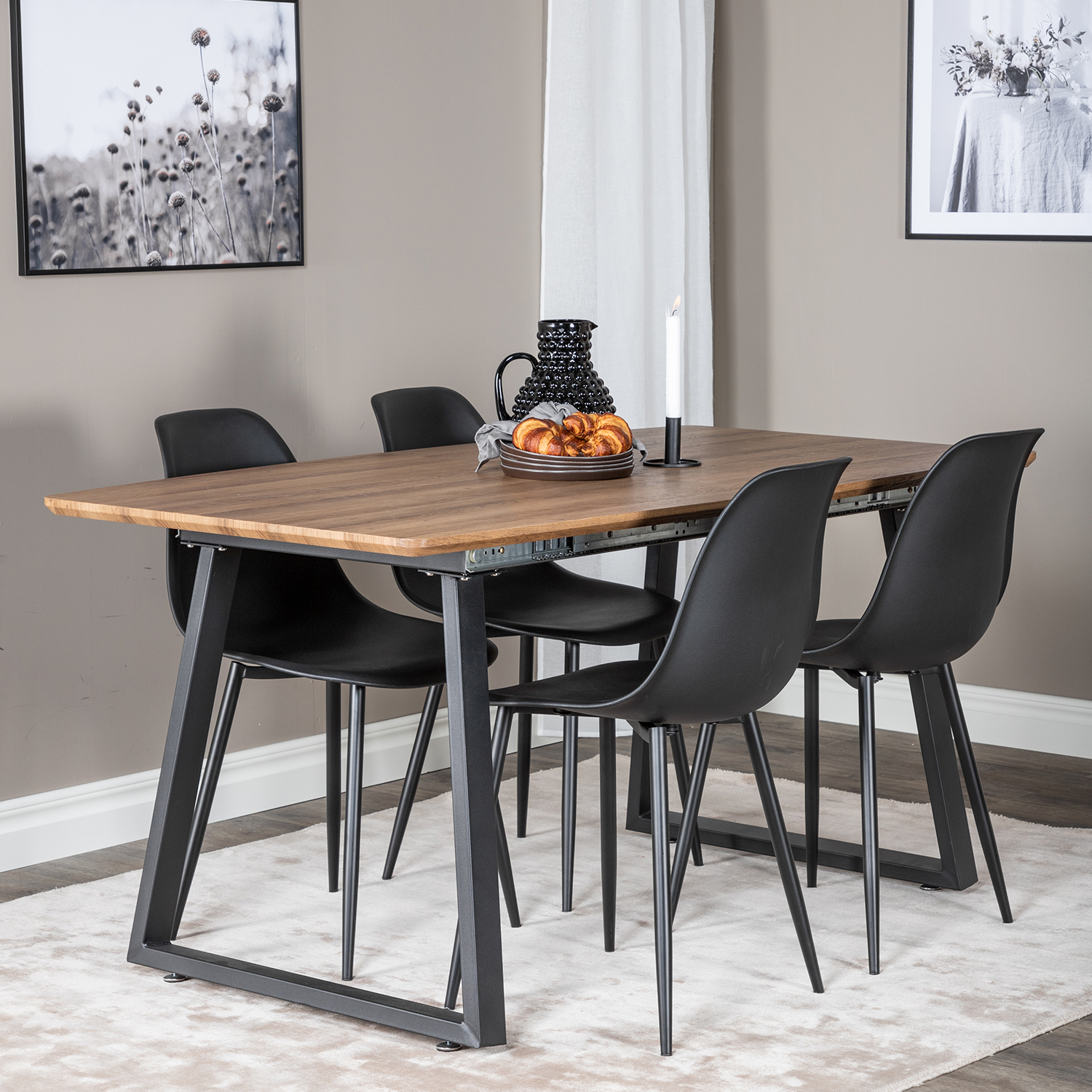 Spisegruppe Venture Home Ina med 4 Pop Stoler