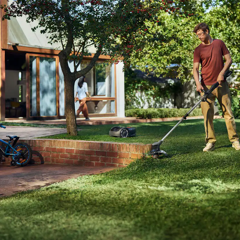 Batteritrimmer Husqvarna Aspire™ T28 2.5 Ah Med Batteri og Lader