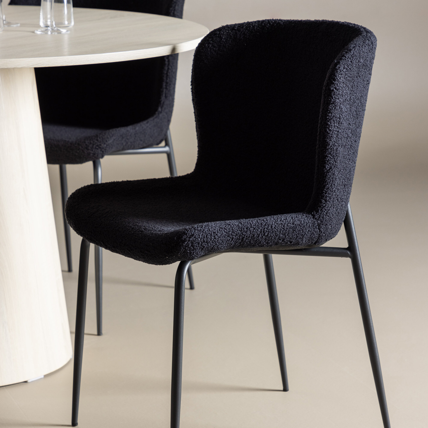Spisegruppe Venture Home Lanzo Ø120 med 4 stk Modesto Stoler
