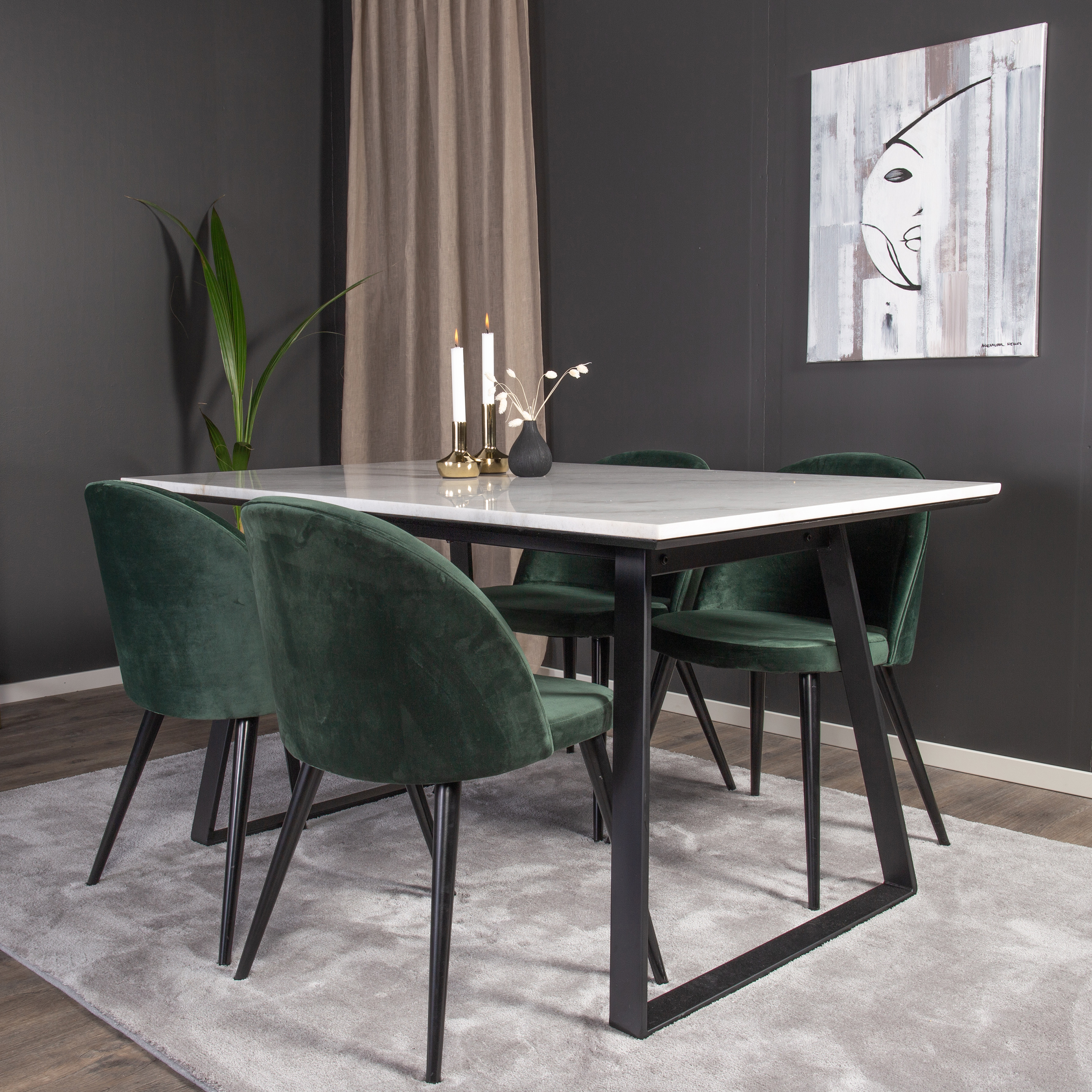 Spisegruppe Venture Home Estelle 140 med 4 Valentina Stoler Fløyel