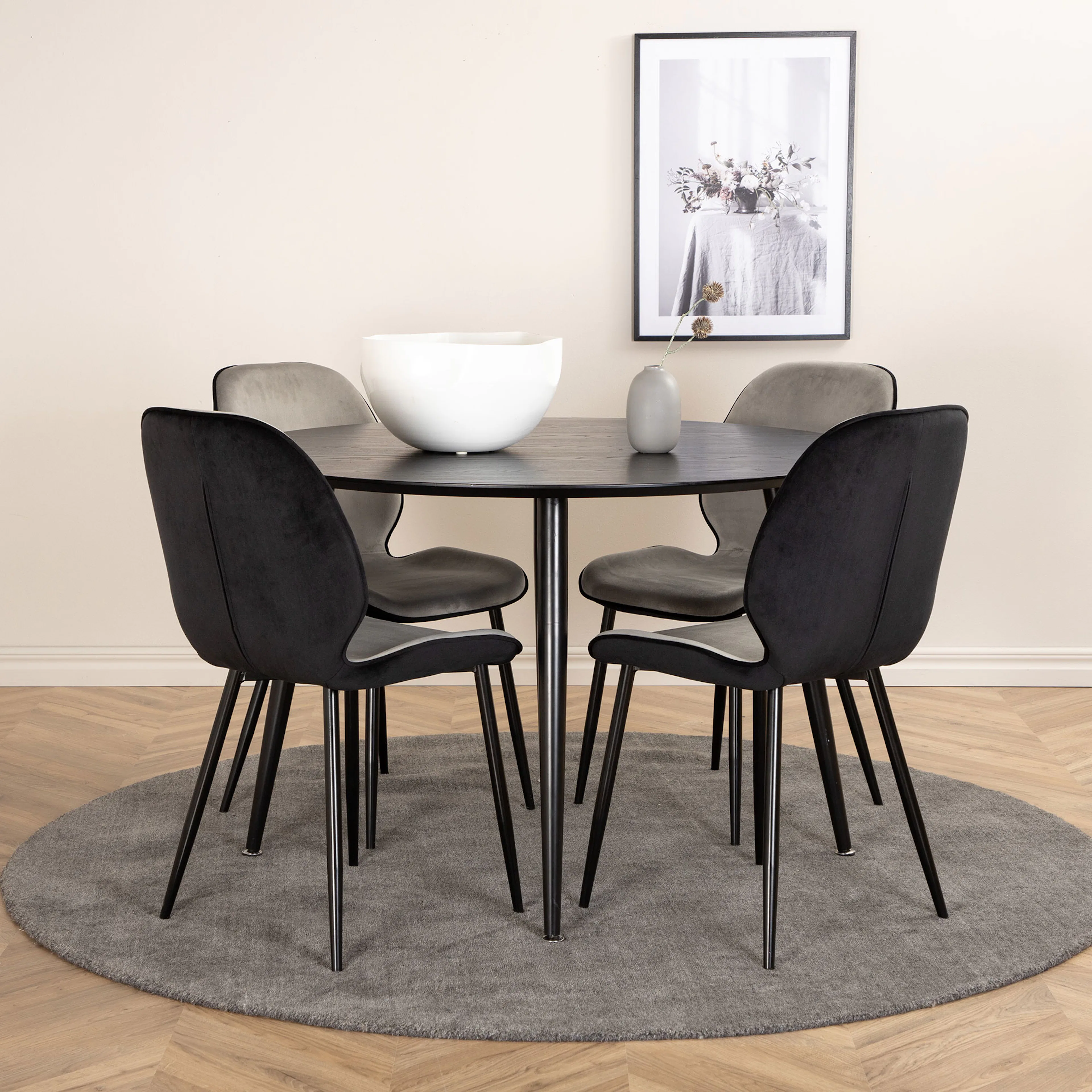 Spisegruppe Venture Home Dipp Ø115 cm med 4 Emma Stoler