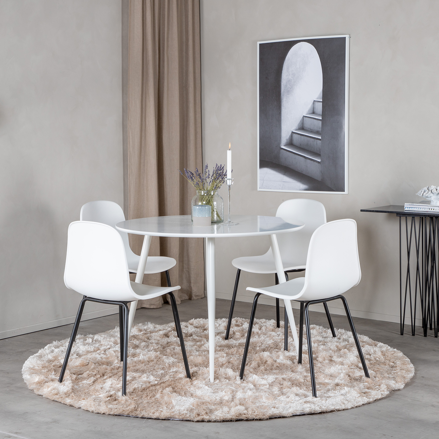 Plaza Round Table - White top /Arctic Chair -White Plastic_4 Hvit/Sort