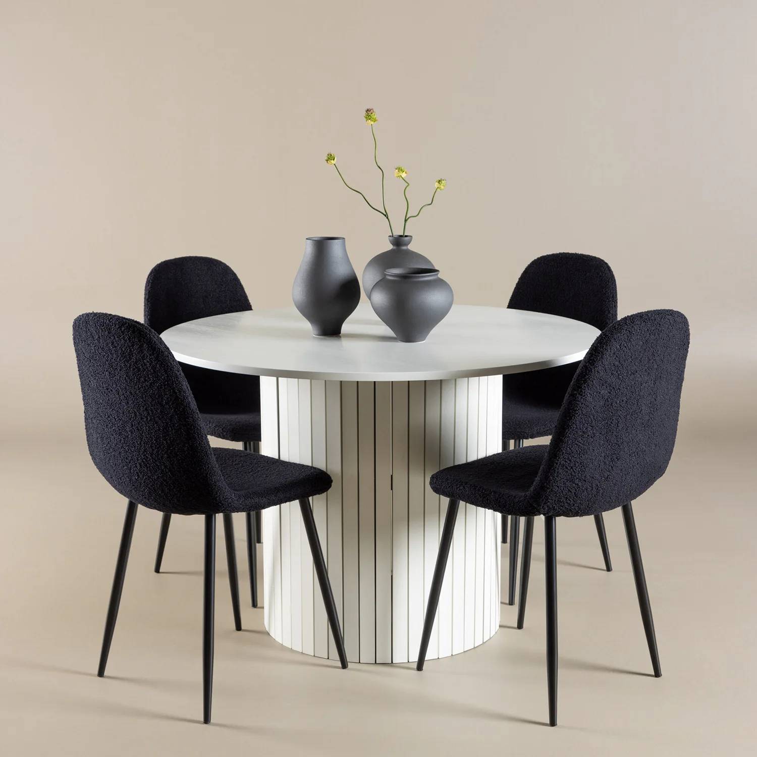 Spisegruppe Venture Home Härön Ø110 med 4 stk Polar Stoler Teddy