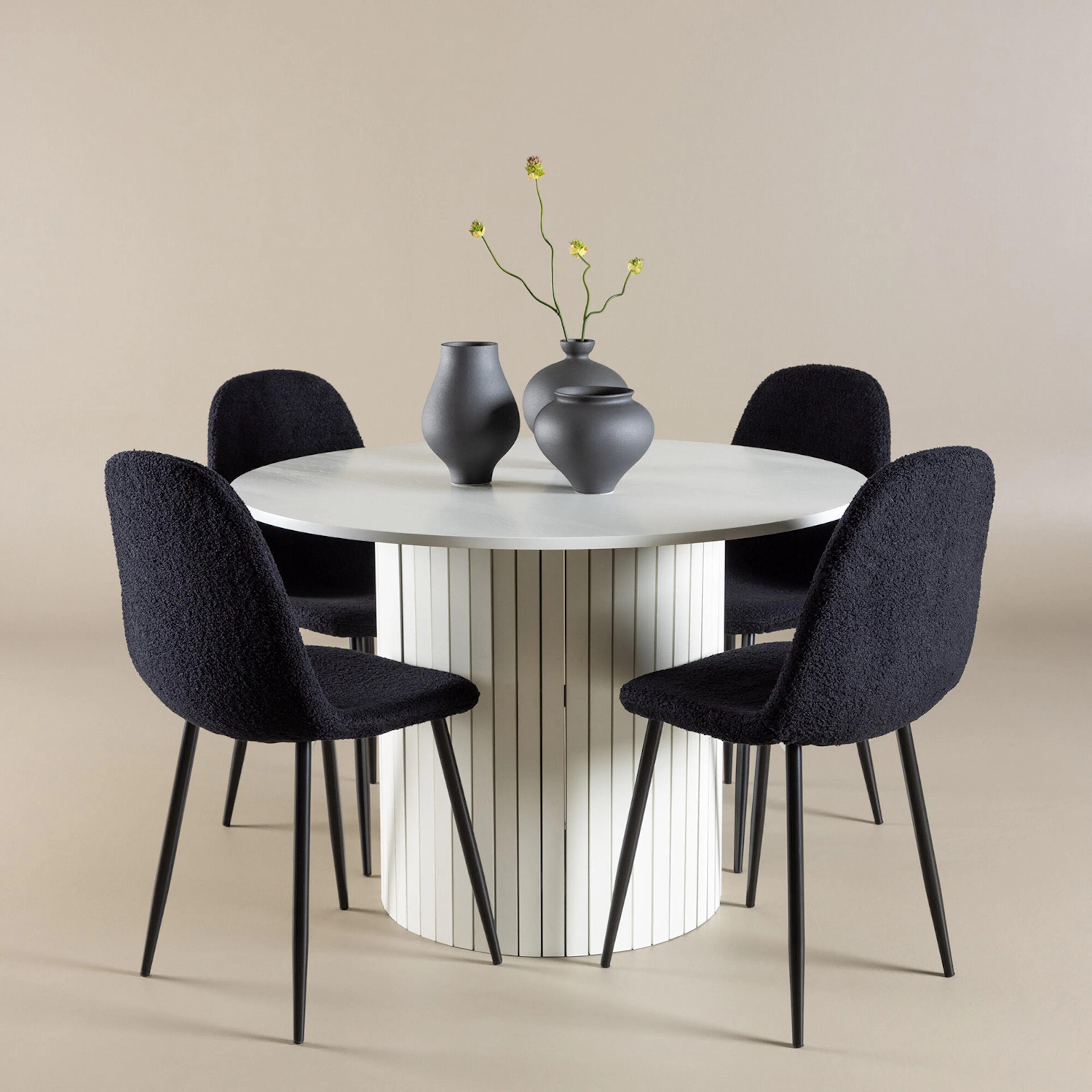Spisegruppe Venture Home Härön Ø110 med 4 stk Polar Stoler Teddy