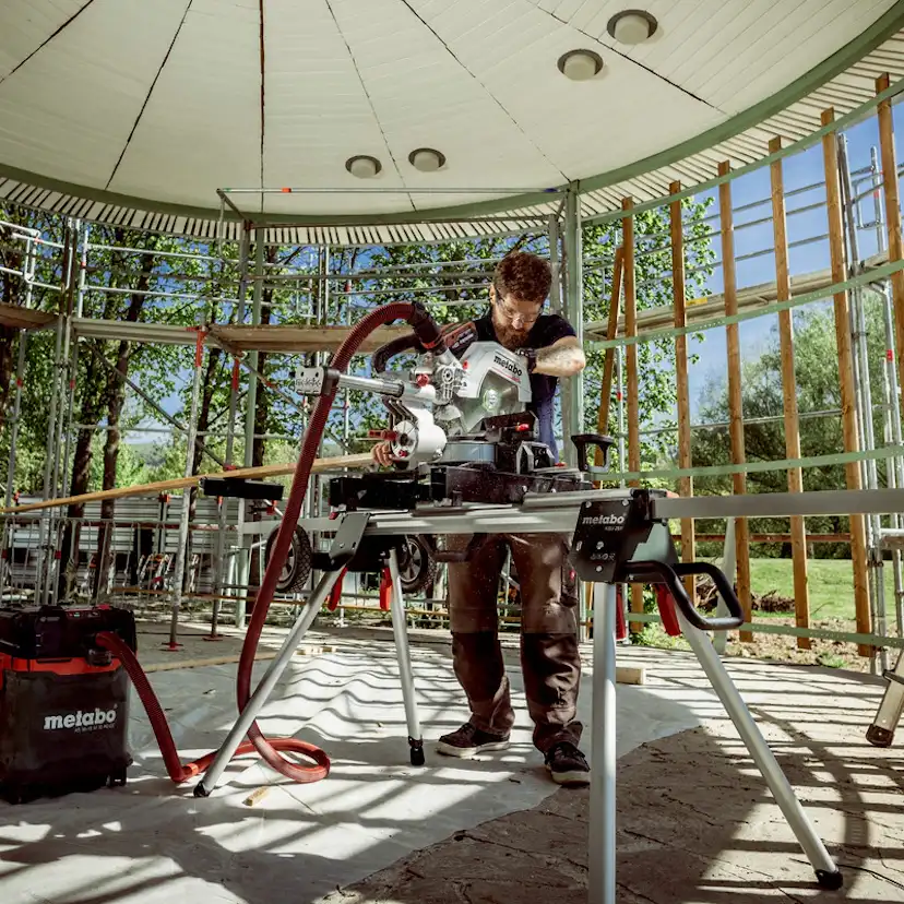 Kapp-/gjæringssag Metabo KGS 18 LTX BL 254 1x4,0 AH + ASC55