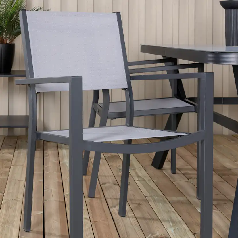 Spisegruppe Venture Home Vyn med 4 Curz Stablebare Spisestoler