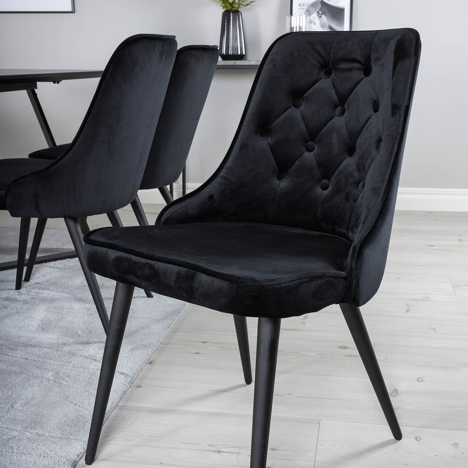 Spisegruppe Venture Home Madde med 6 Vera Stoler Fløyel