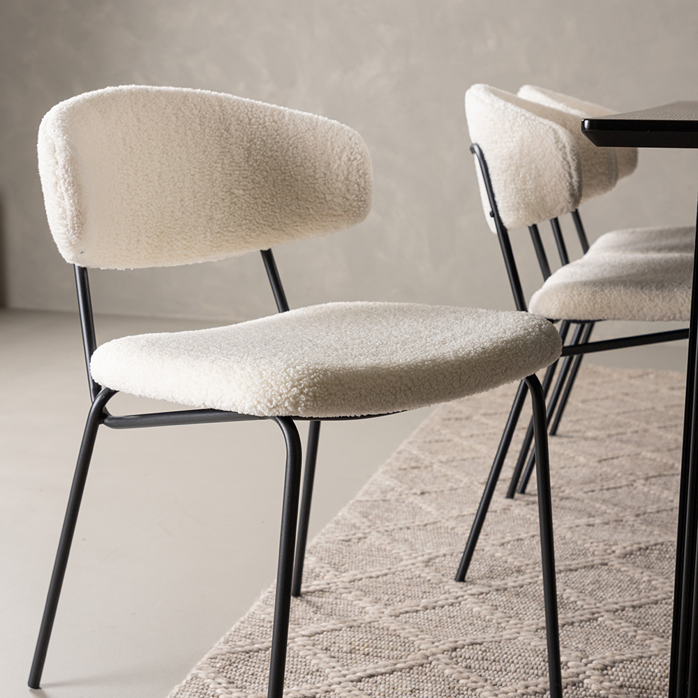 Spisegruppe Venture Home Vail med 6 Chico Stoler