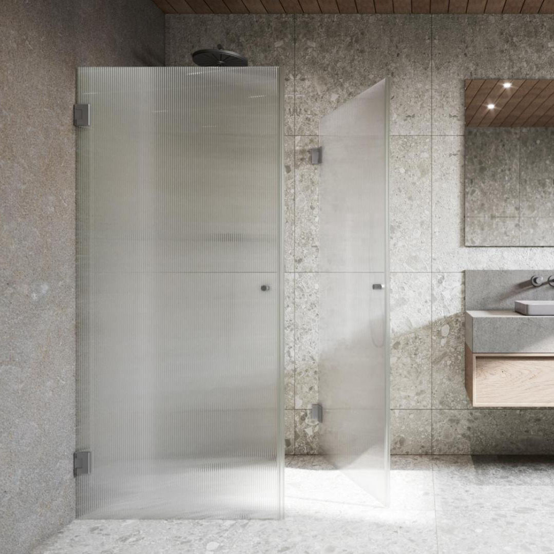 Invitrea Flair GH22/90x80/Blank krom/Fingergreppsknopp/Brons Storlek: 900x800 mm, Glastyp: Bronstonat Glas, Profil: Blank Krom, Handtag: Fingergreppsknopp
