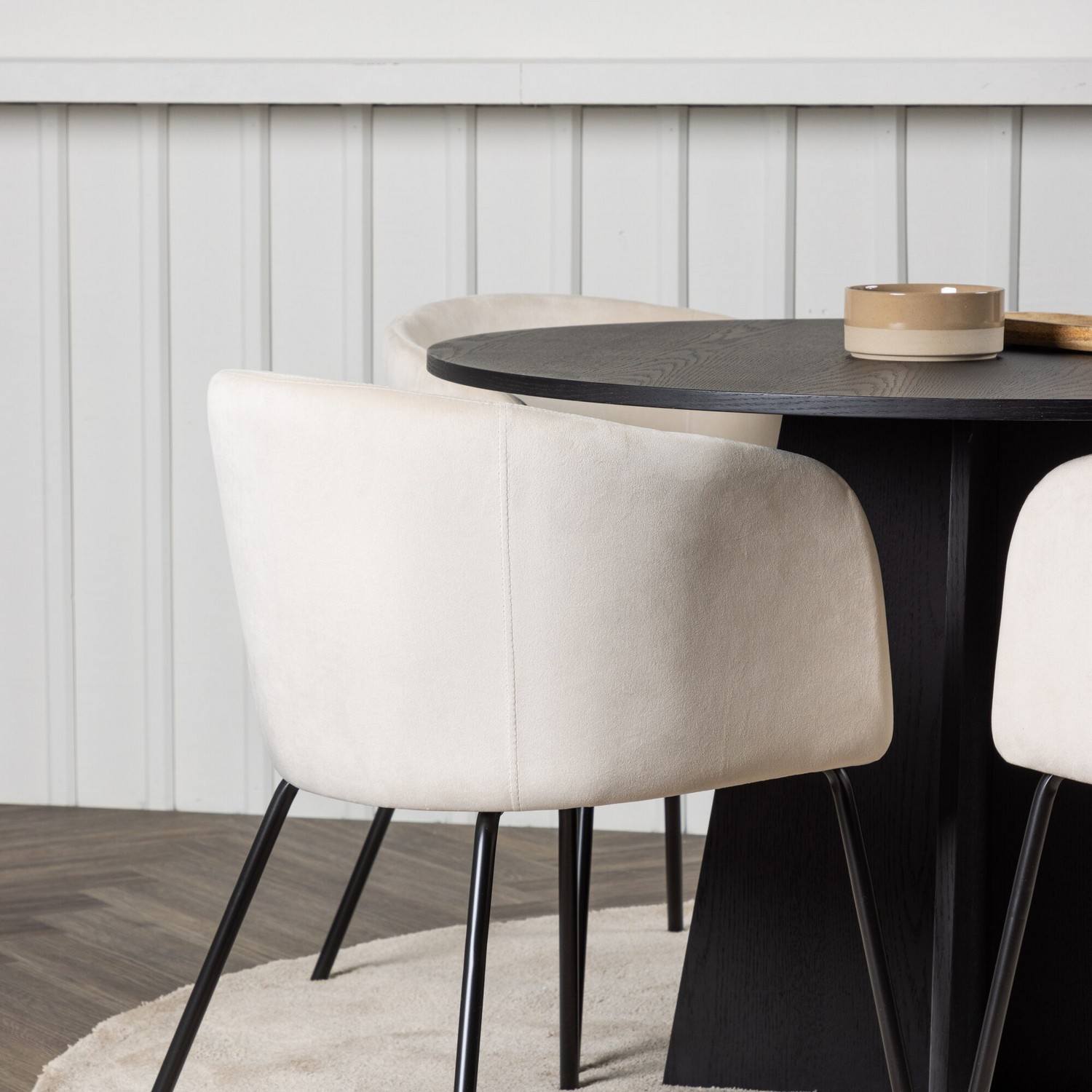Spisegruppe Venture Home Bootcut Ø110 cm med 4 Berit Stoler