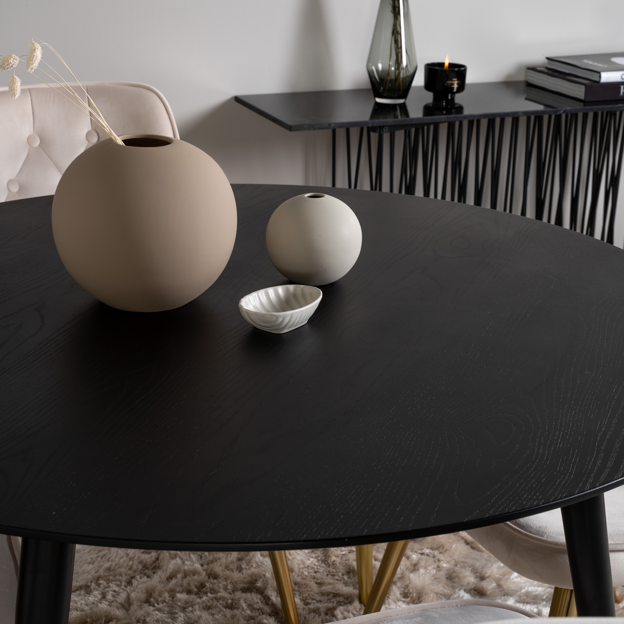 Spisegruppe Venture Home Dipp Ø115 cm med 4 Velvet Deluxe Stoler