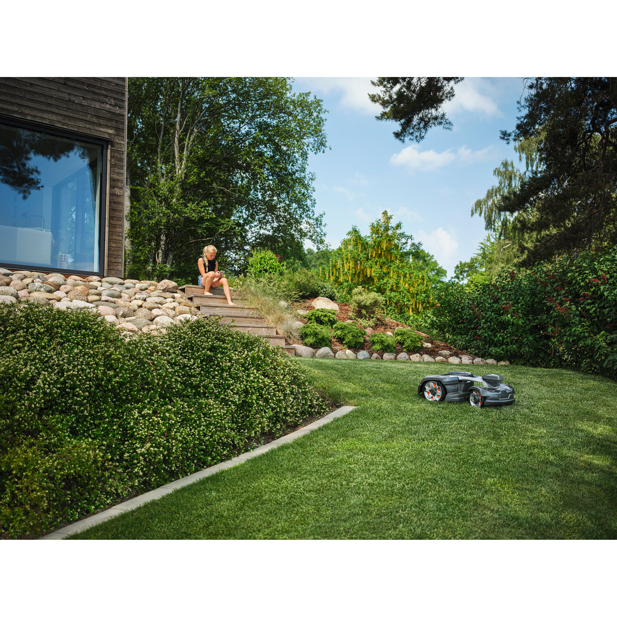 Robotgressklipper Husqvarna Automower® 435X AWD NERA med Trådløs Installasjon