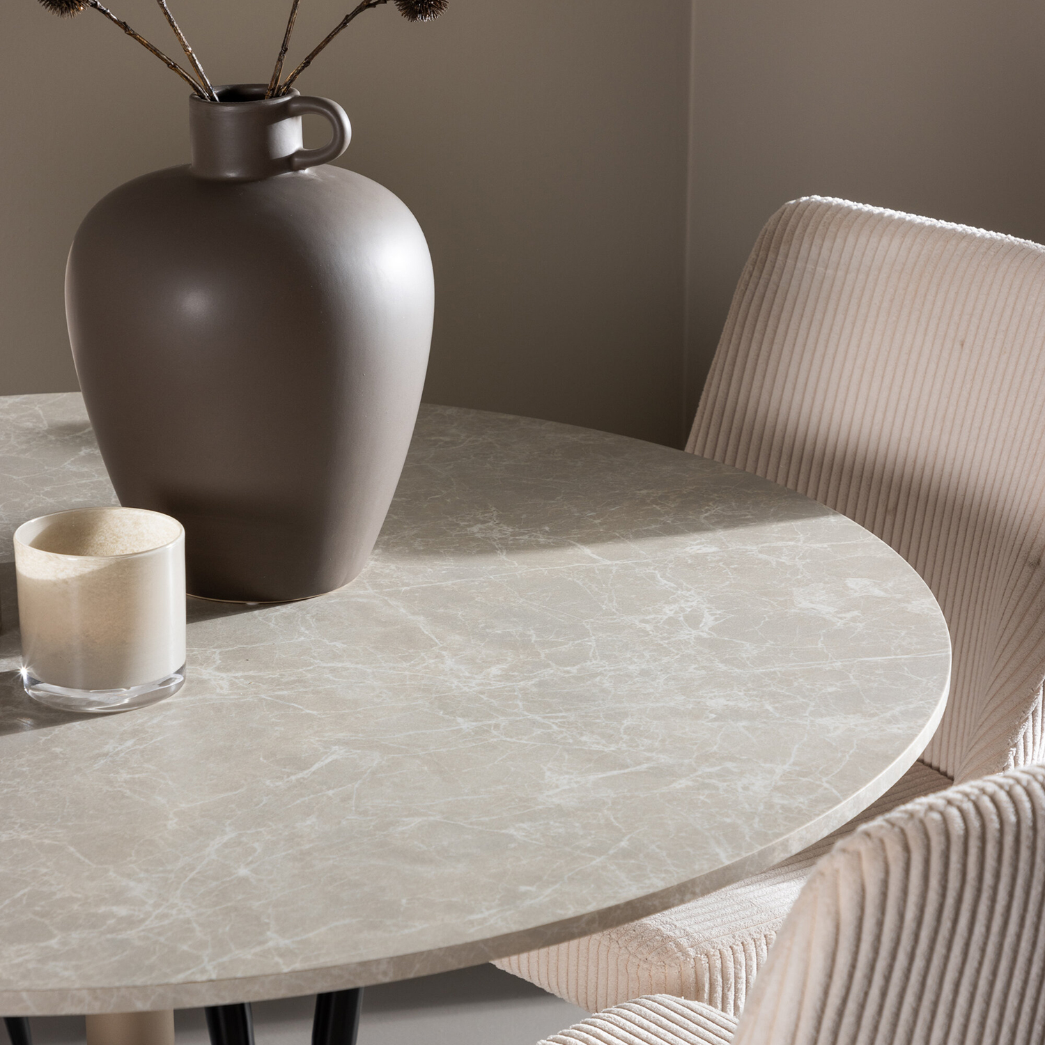 Spisegruppe Venture Home Lycke Ø110 med 4 stk Leone Stoler