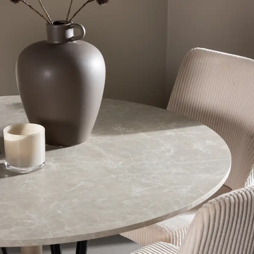 Spisegruppe Venture Home Lycke Ø110 med 4 stk Leone Stoler