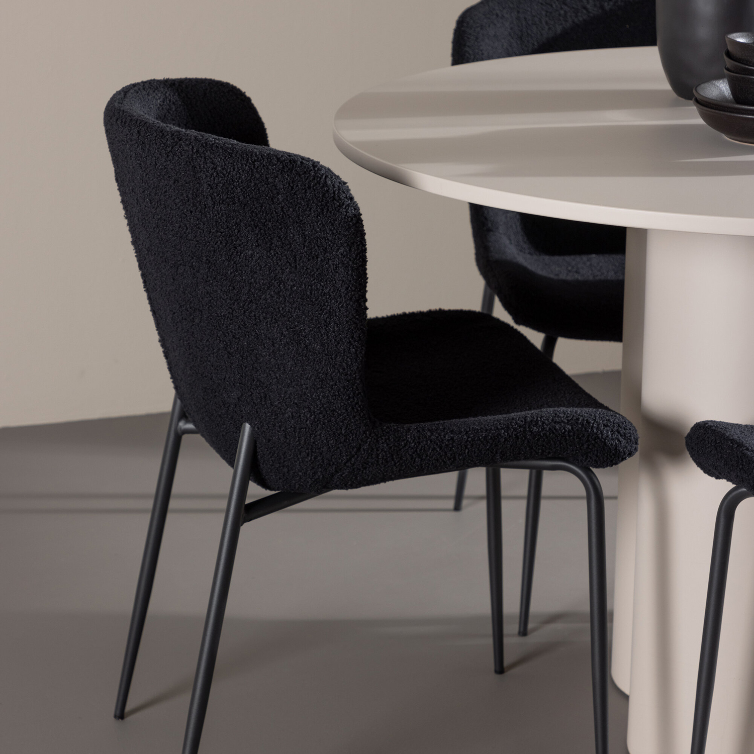 Spisegruppe Venture Home Olivia Ø110 med 4 stk Modesto Stoler