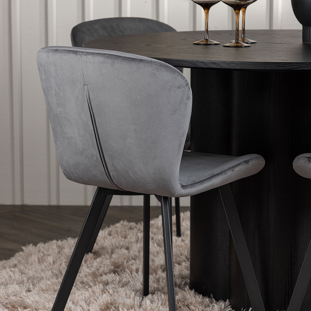 Spisegruppe Venture Home Olivia Ø110 cm med 4 stk Lilja Stoler