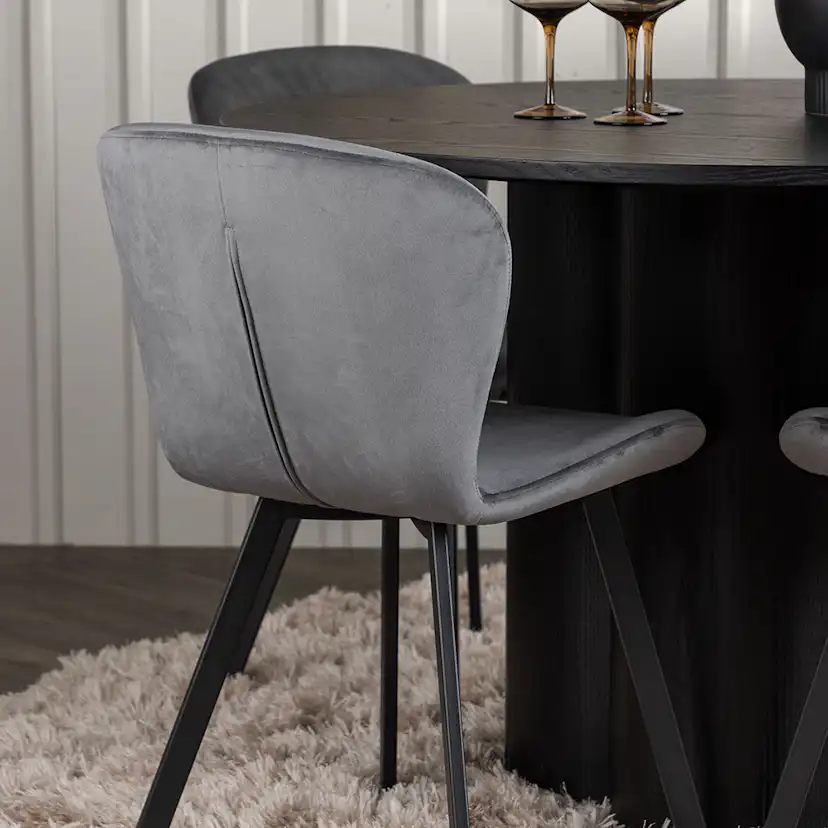 Spisegruppe Venture Home Olivia Ø110 cm med 4 stk Lilja Stoler