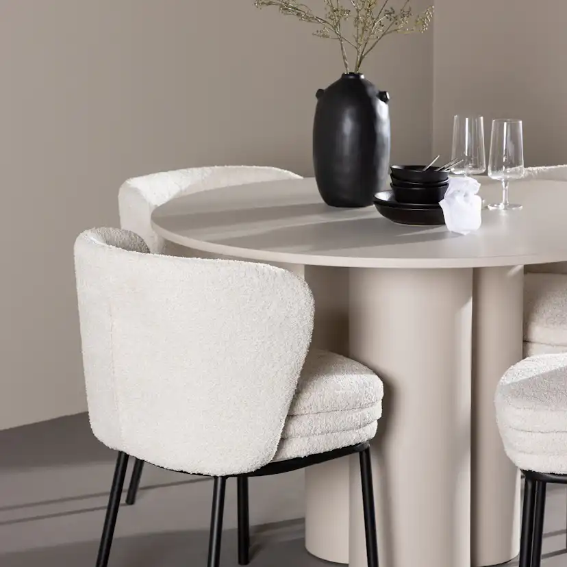 Spisegruppe Venture Home Olivia Ø110 med 4 stk Agnes Stoler
