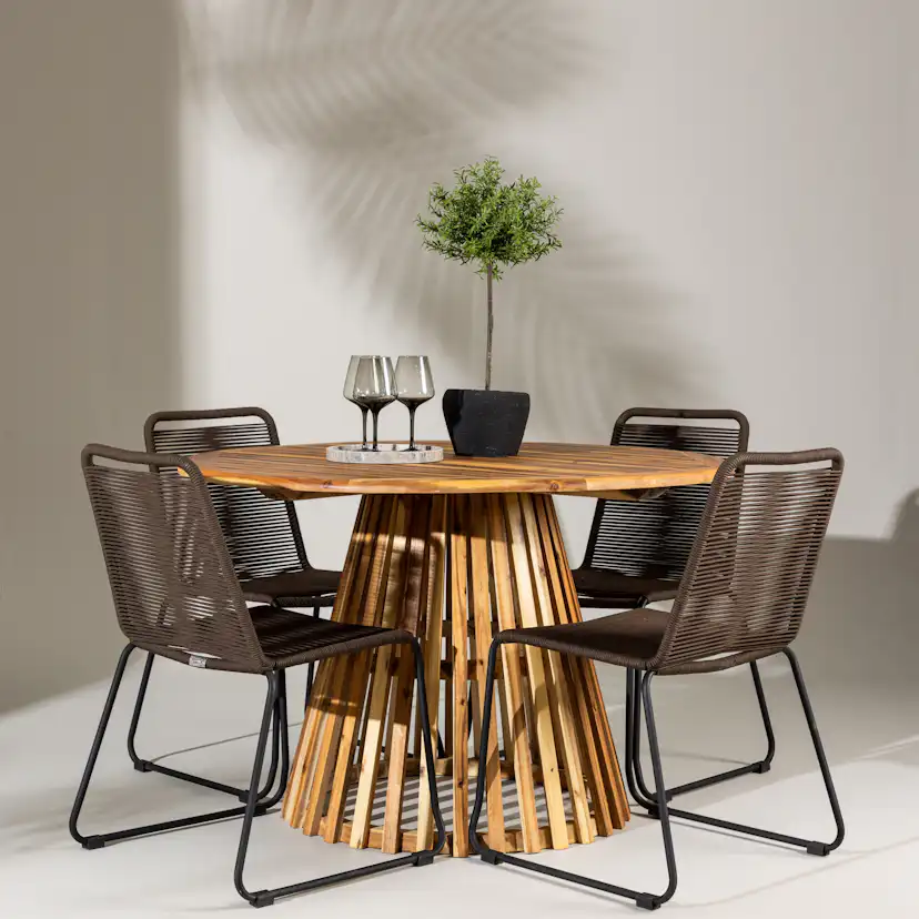 Hagegruppe Venture Home Lumpur med 4 Lindos Stoler