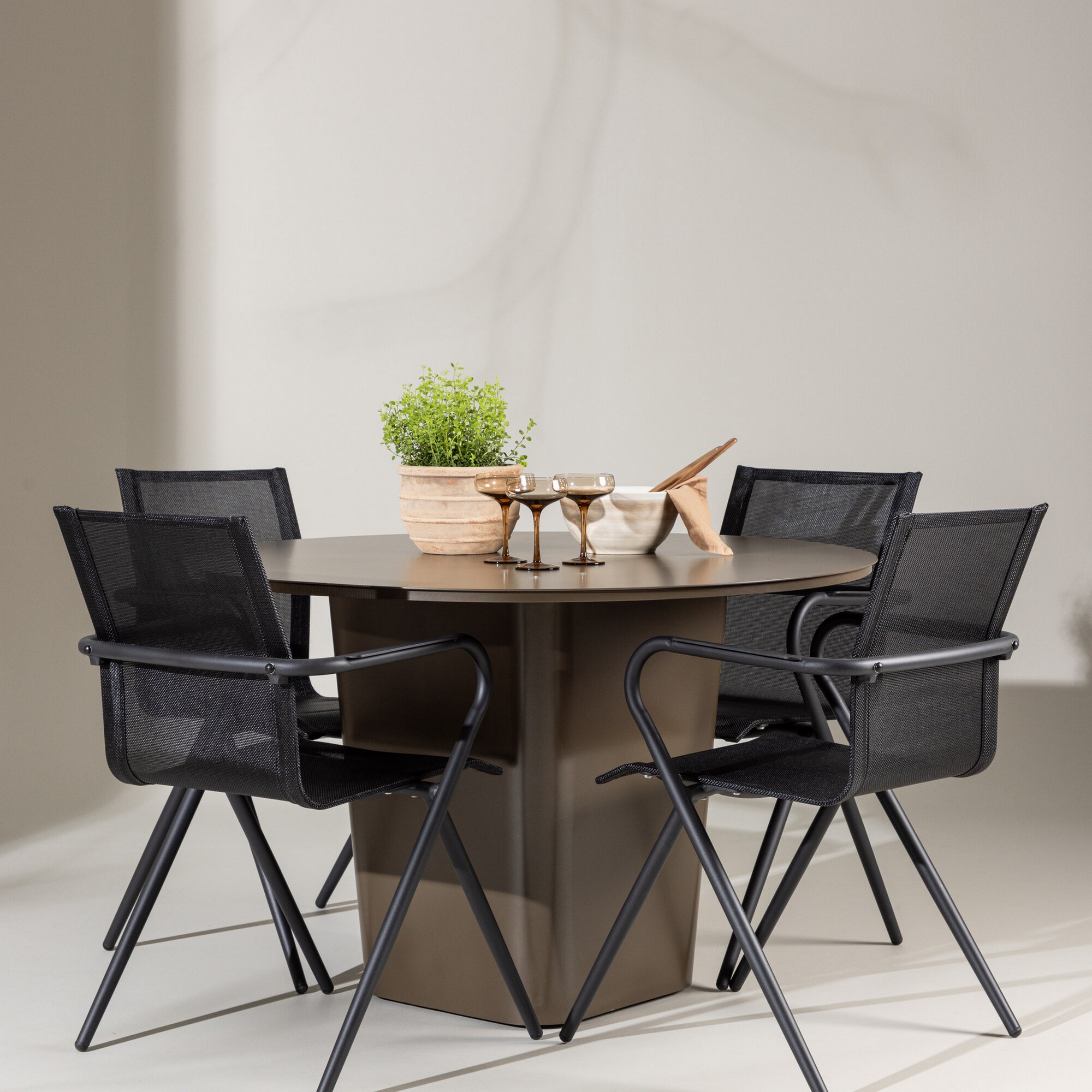 Hagegruppe Venture Home Santa Fe med 4 Alina Stoler