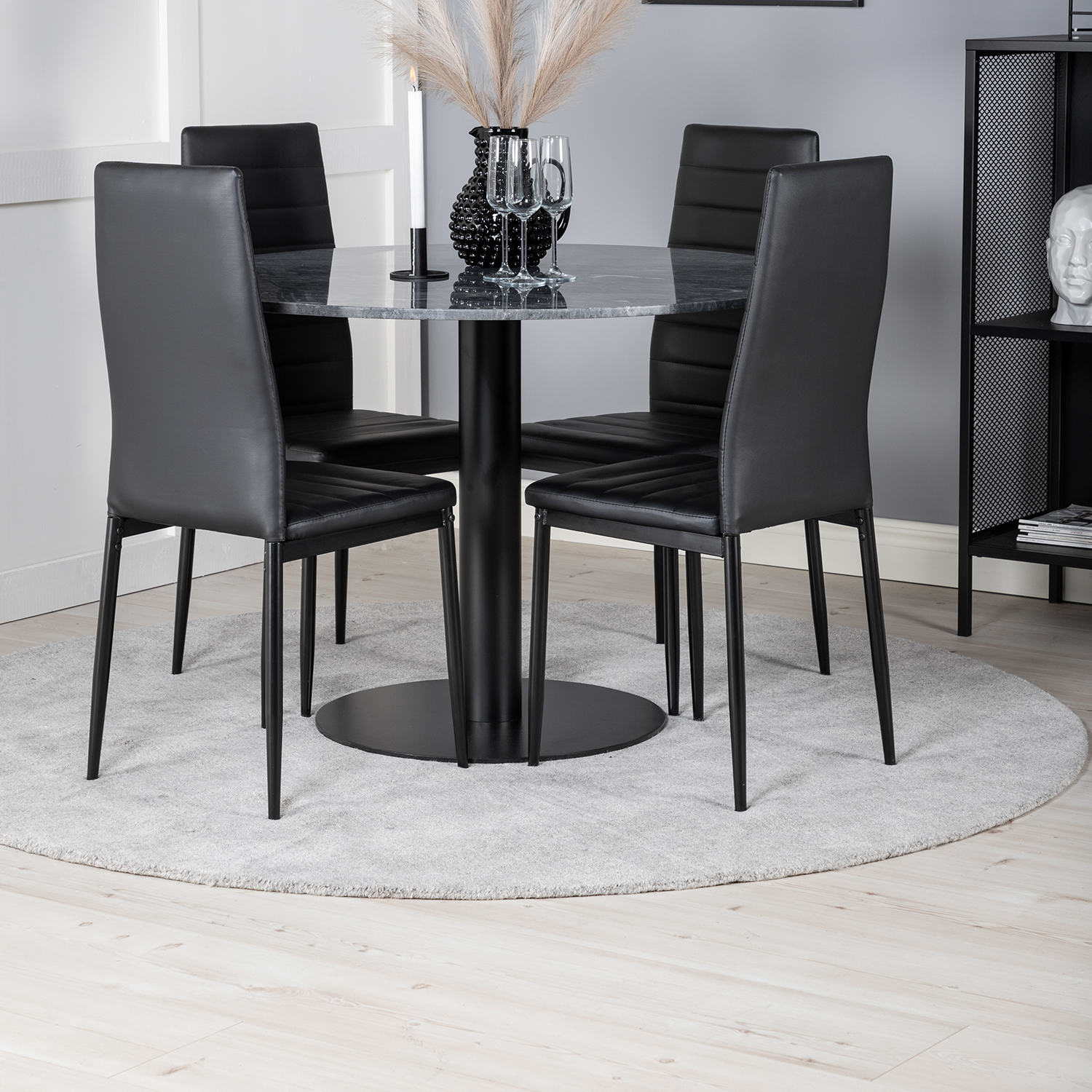 Spisegruppe Venture Home Estelle med 4 Sly Stoler Kunstlær