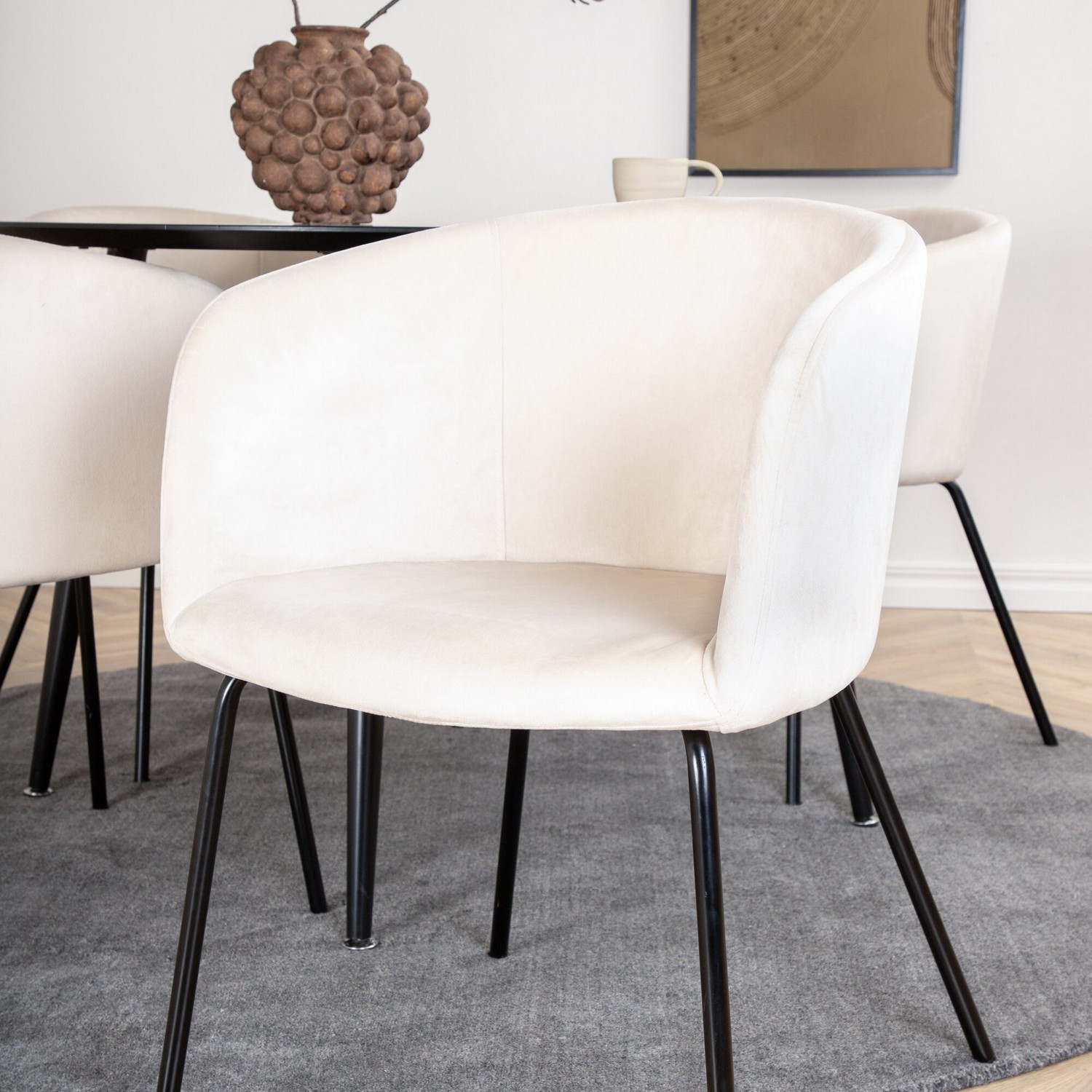 Spisegruppe Venture Home Dipp Ø115 cm med 4 Berit Stoler