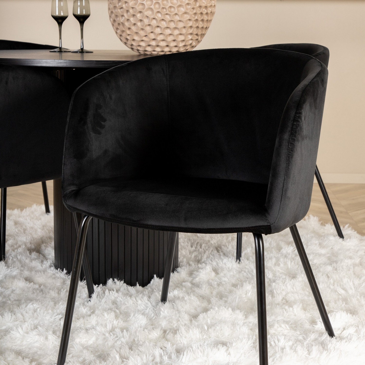 Spisegruppe Venture Home med Bianca Spisebord og 4 Bergen Spisestoler