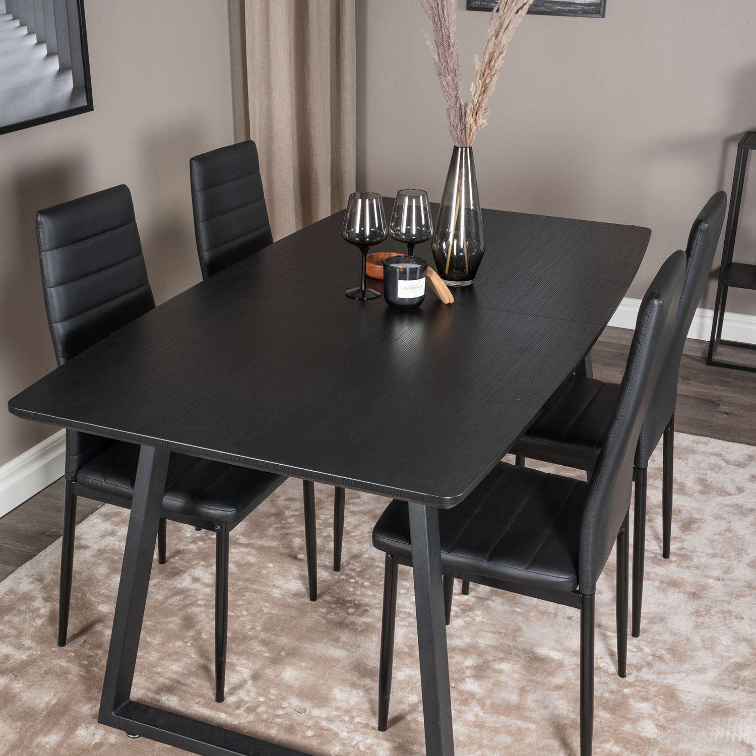 Spisegruppe Venture Home Ina med 4 Sly Stoler Kunstlær