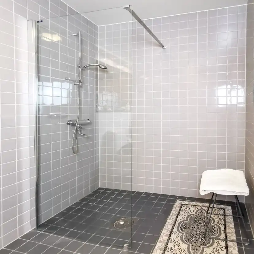 Dusjvegg Arrow Wall High