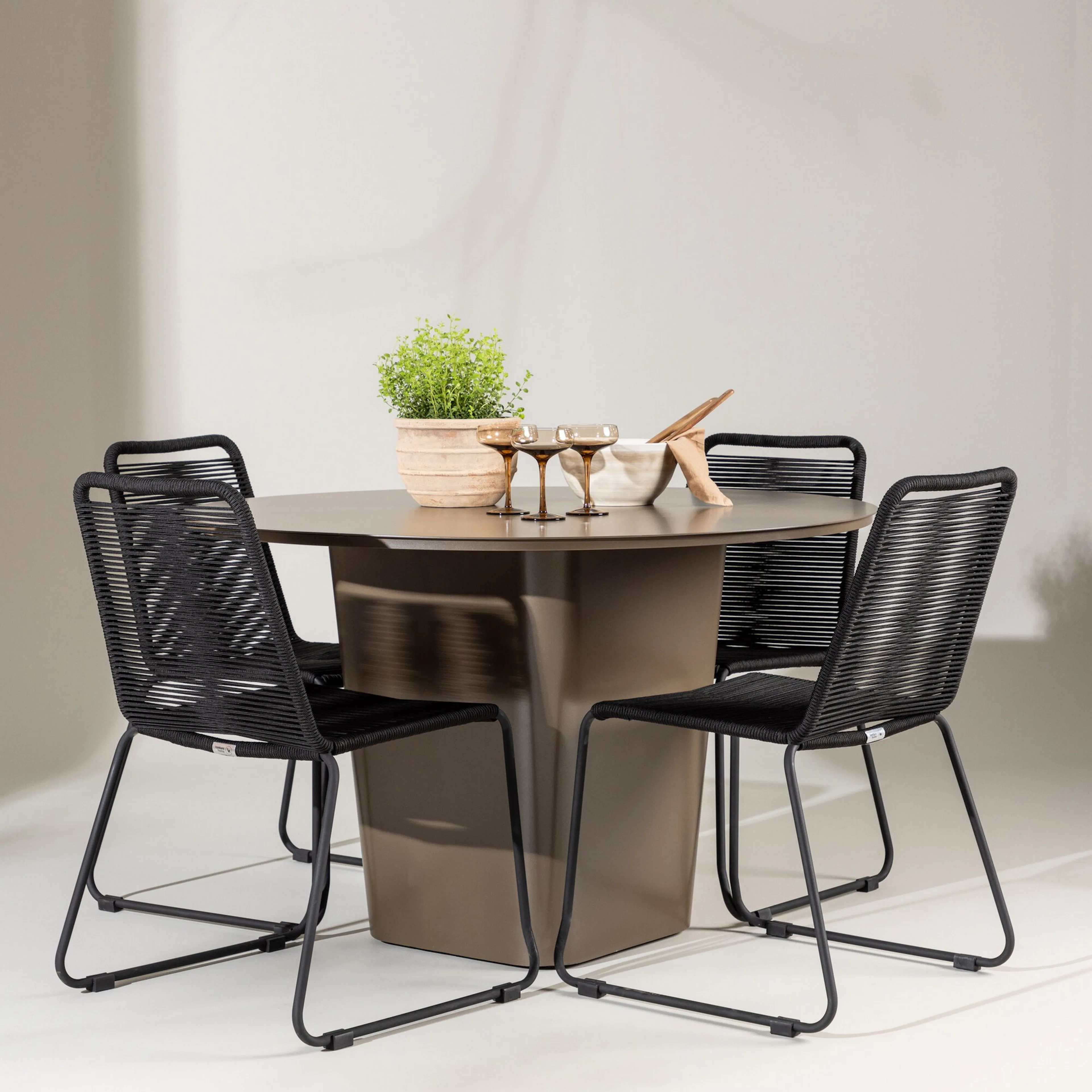Hagegruppe Venture Home Santa Fe med 4 Lindos Stoler