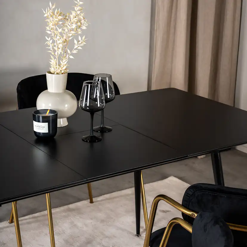 Spisegruppe Venture Home Silvia med Innleggsplate og 4 Aris Karmstoler
