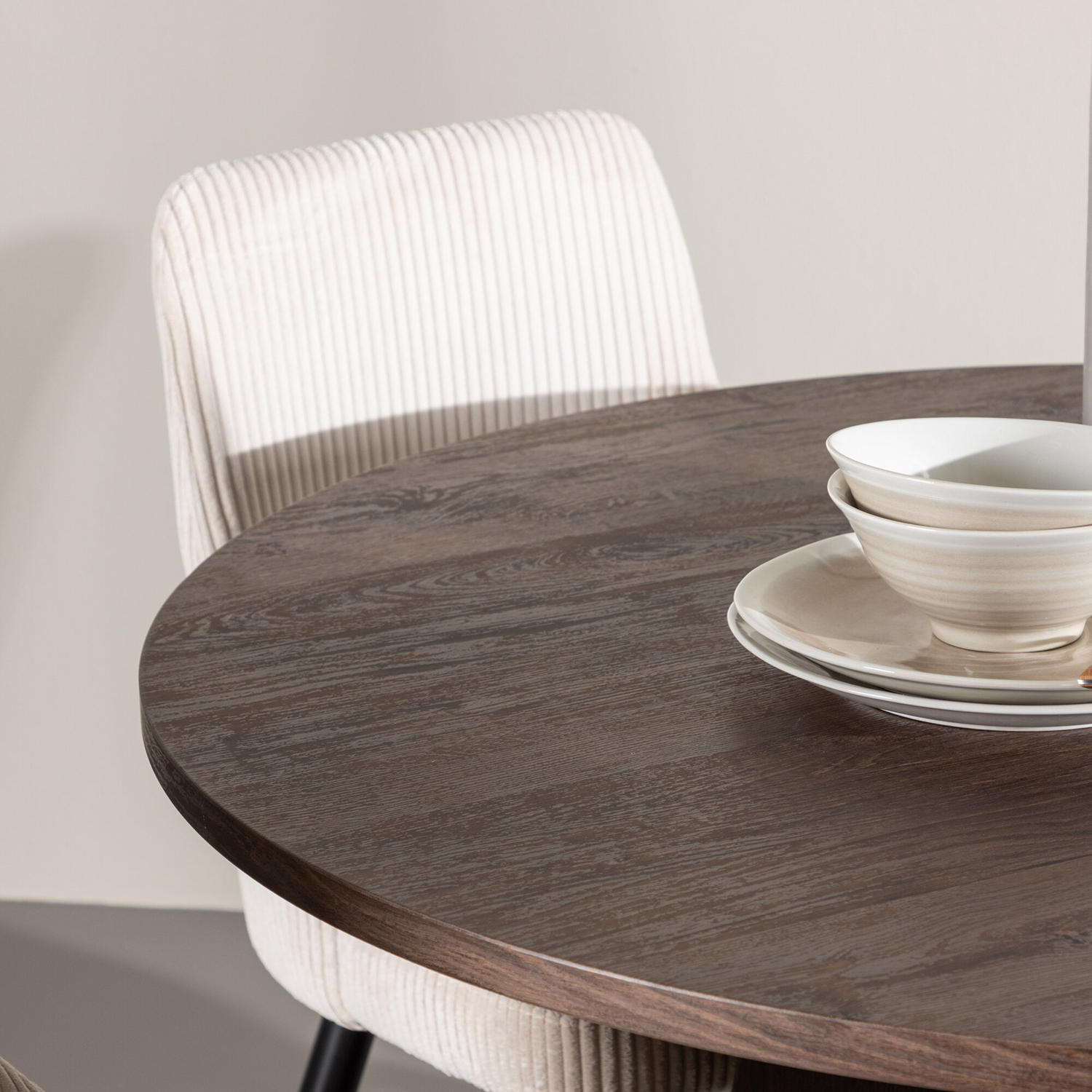Spisegruppe Venture Home Bootcut Ø110 med 4 stk Leone Stoler