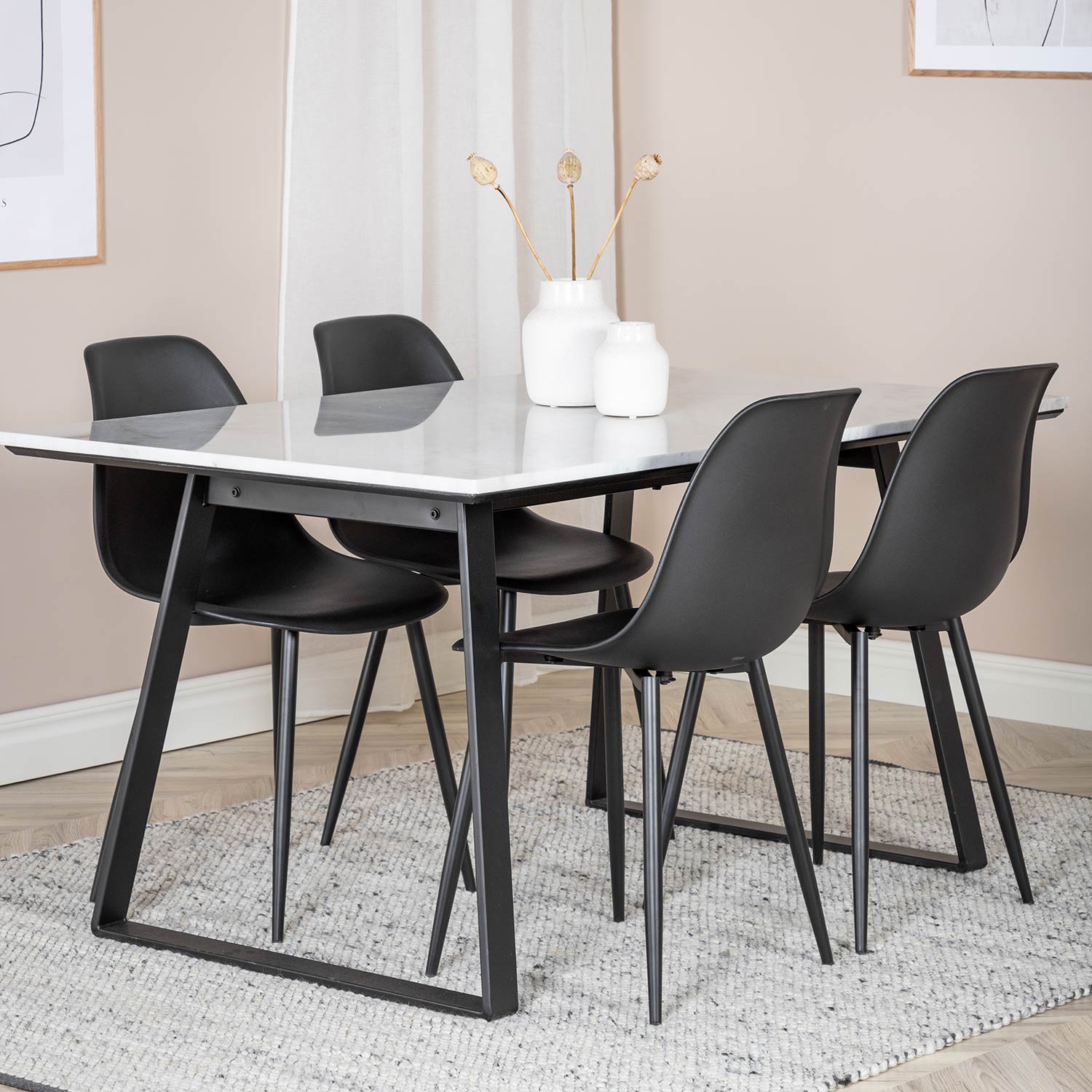 Spisegruppe Venture Home Estelle 140 med 4 Pop Stoler
