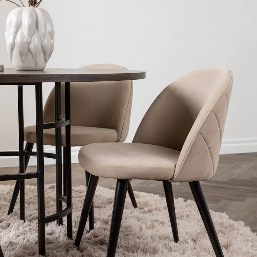 Spisegruppe Venture Home Copenhagen med 4 Velvet Stitches Stoler