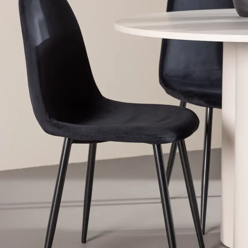 Spisegruppe Venture Home Olivia Ø110 med 4 stk Polar Stoler Fløyel