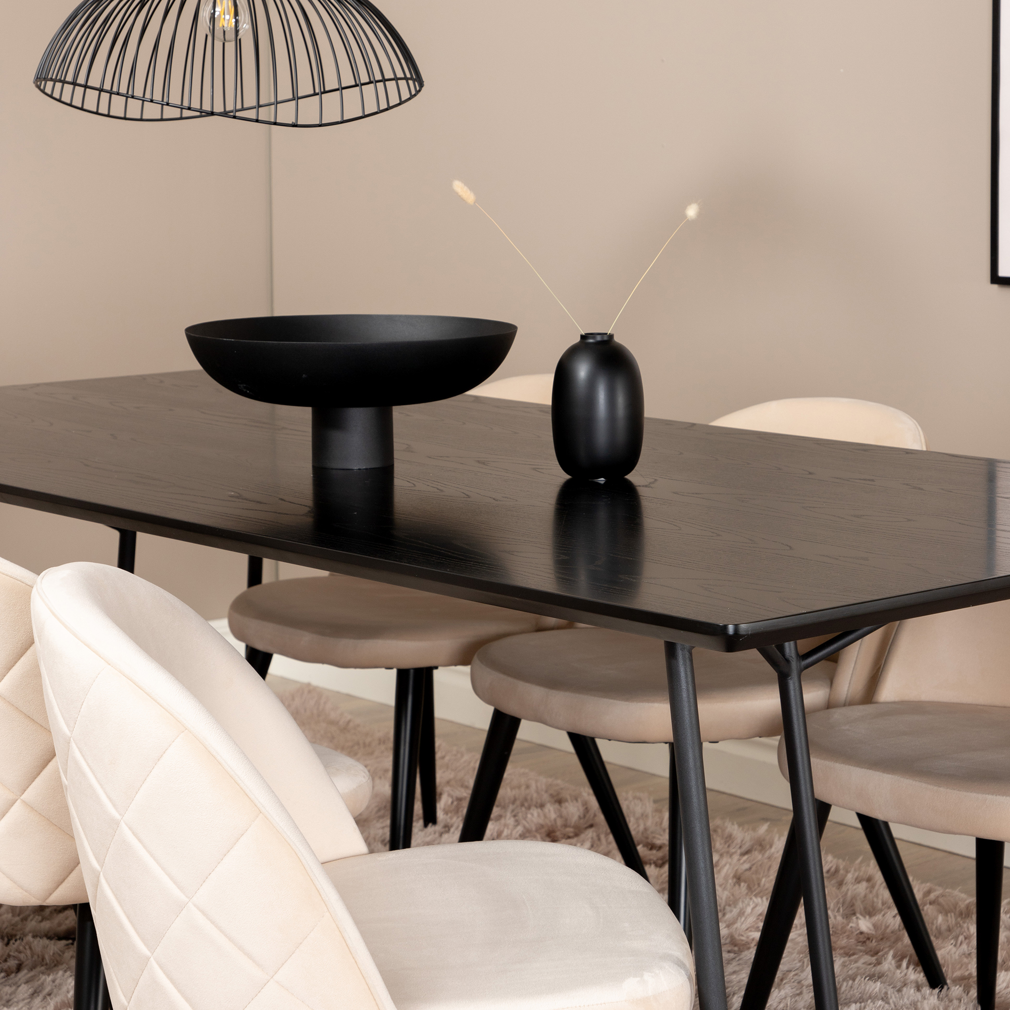 Spisegruppe Venture Home Annika med 6 Valentina Stitcthes Stoler Fløyel