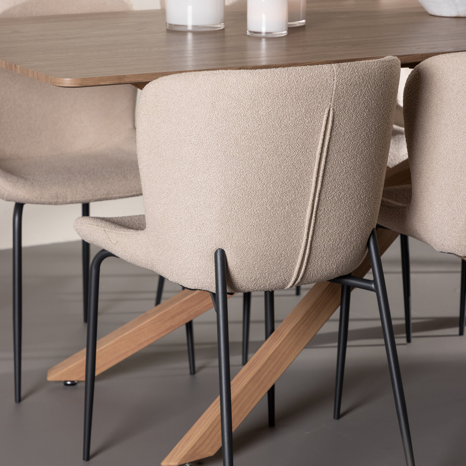 Spisegruppe Venture Home Piazza 180 med 6 stk Modesto Stoler Boucle