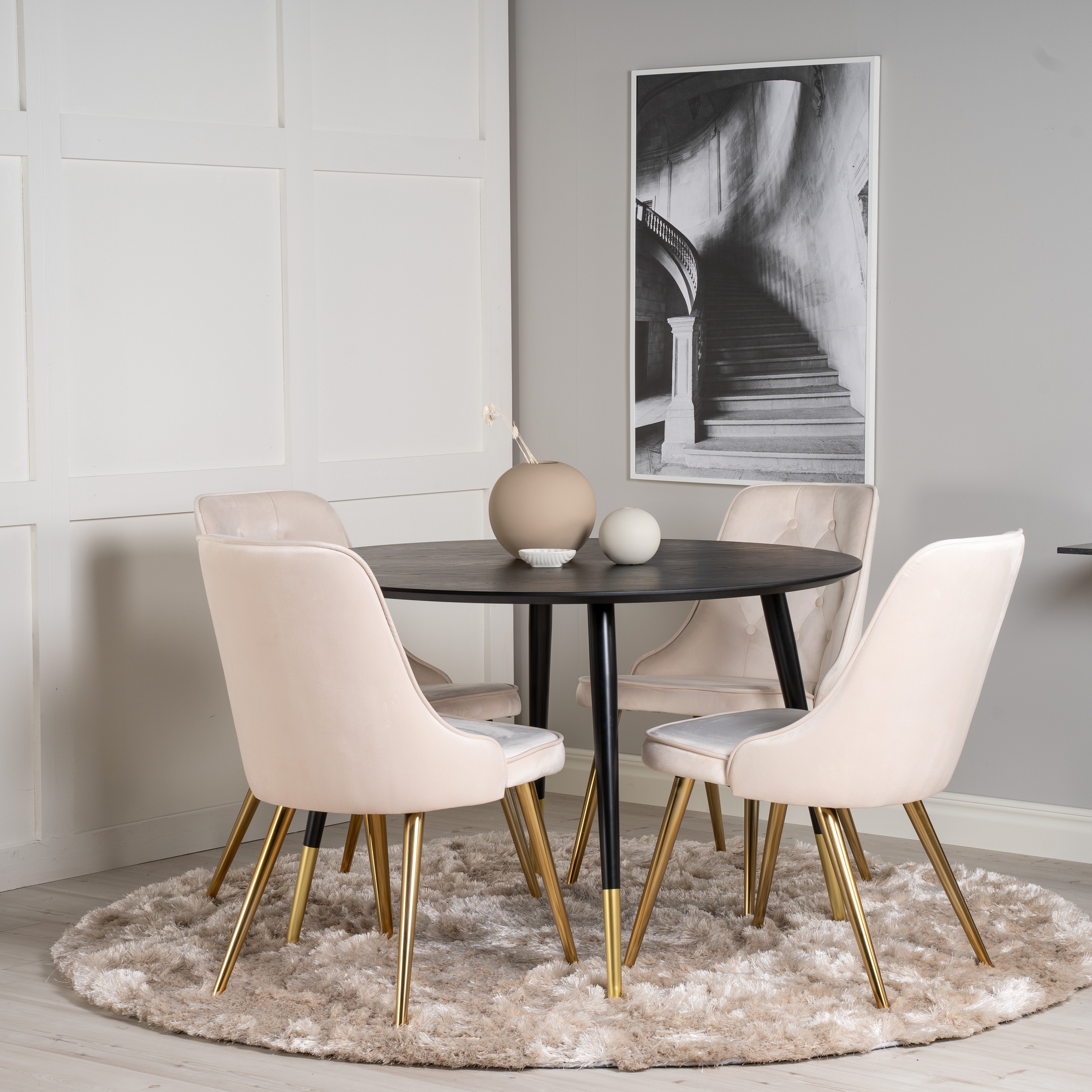 Spisegruppe Venture Home Dipp Ø115 cm med 4 Velvet Deluxe Stoler
