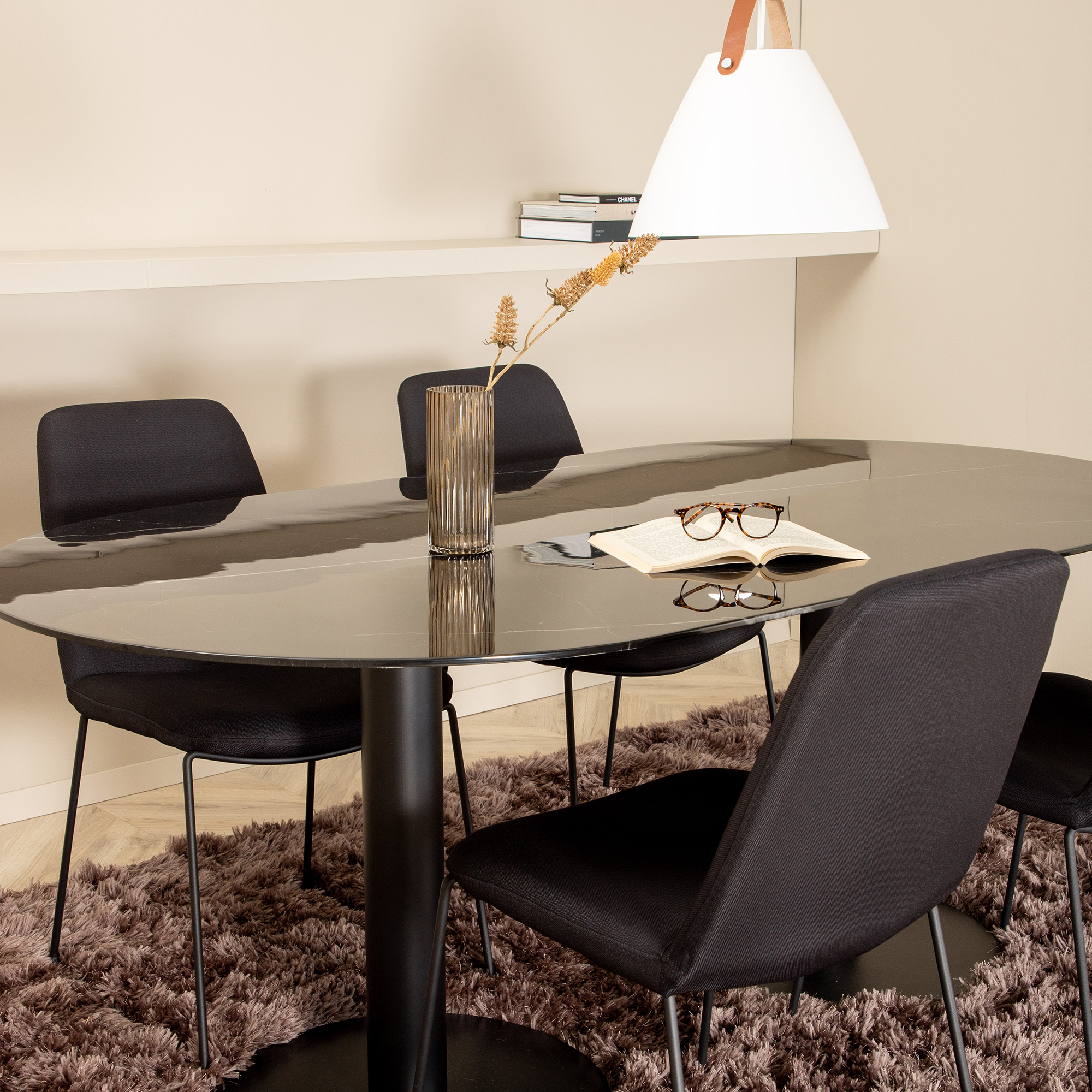 Spisegruppe Venture Home Oslo med 4 Muscot Stoler