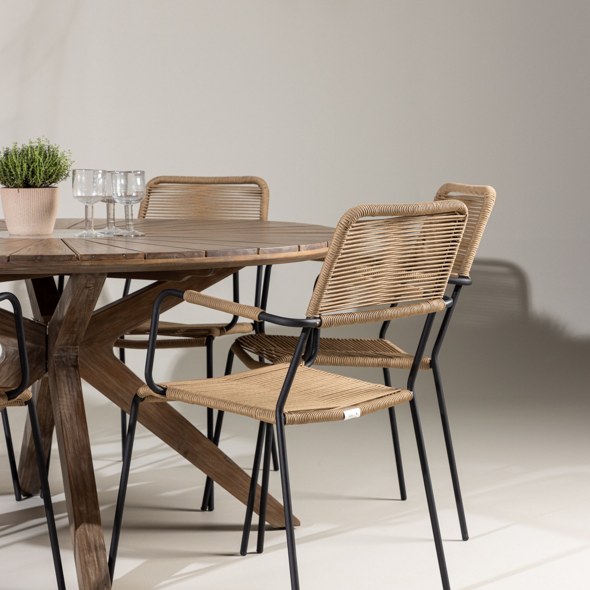 Hagegruppe Venture Home Rosario med 6 Lindos Lenestoler