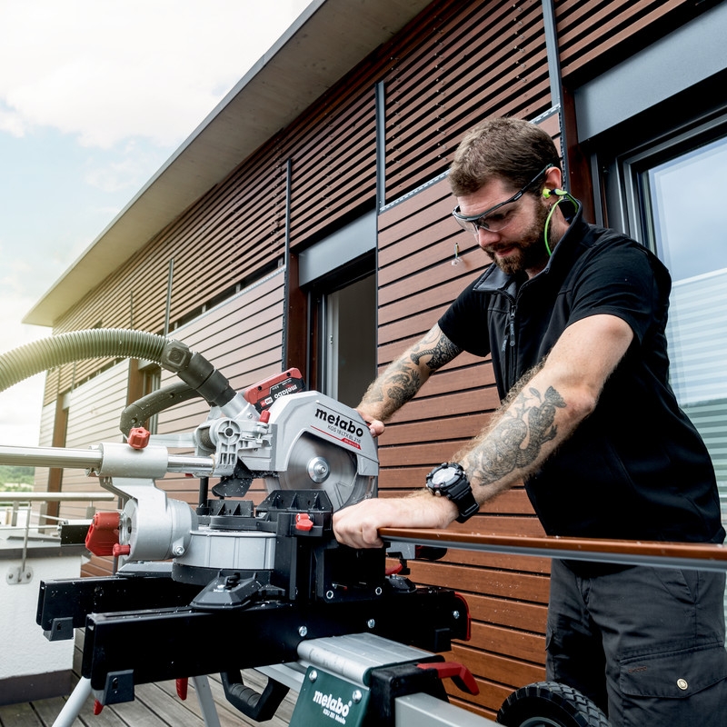 Kapp-/gjæringssag Metabo KGS 18 LTX BL 216 1x4,0 Ah + ASC55
