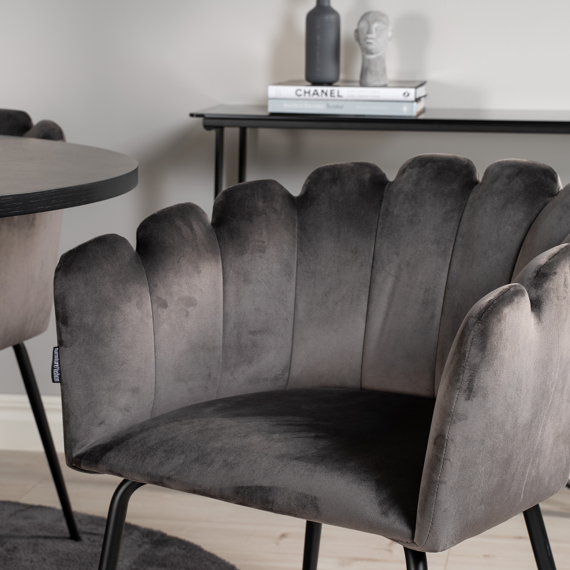 Spisegruppe furniture/fashion Copenhagen med 4 Grå Limhamn Stoler