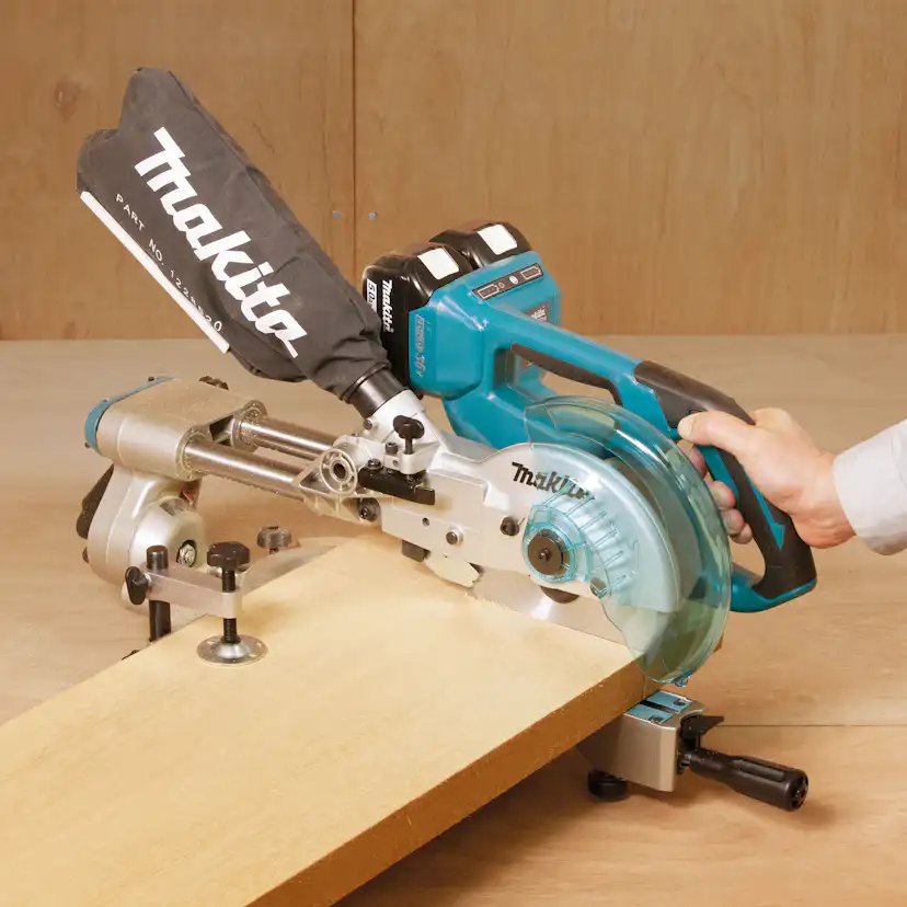 Kapp-og Gjærsag Makita DLS714NZ 190 mm uten Batteri
