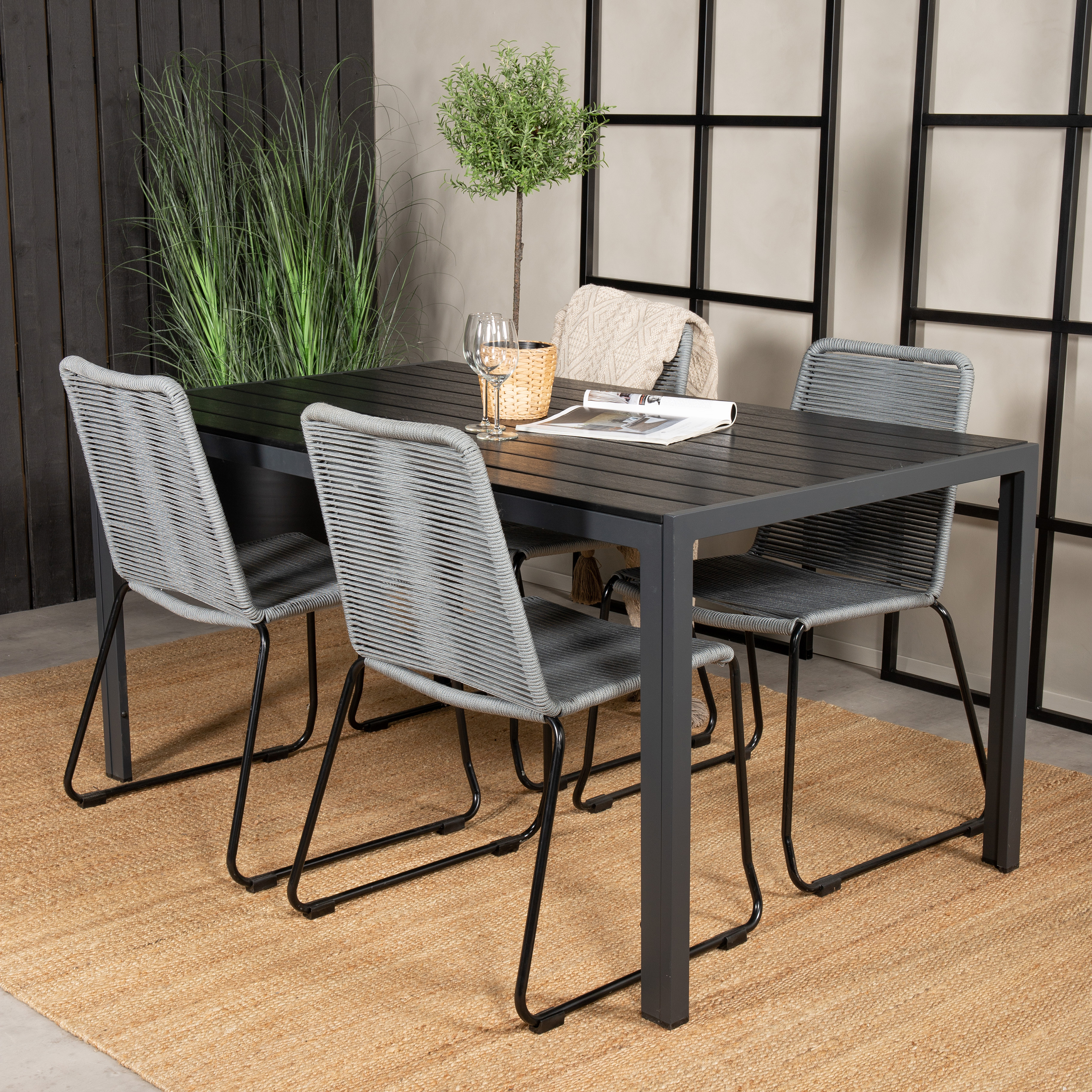 Spisegruppe Venture Home Bront 150 med 4 Leon Stoler