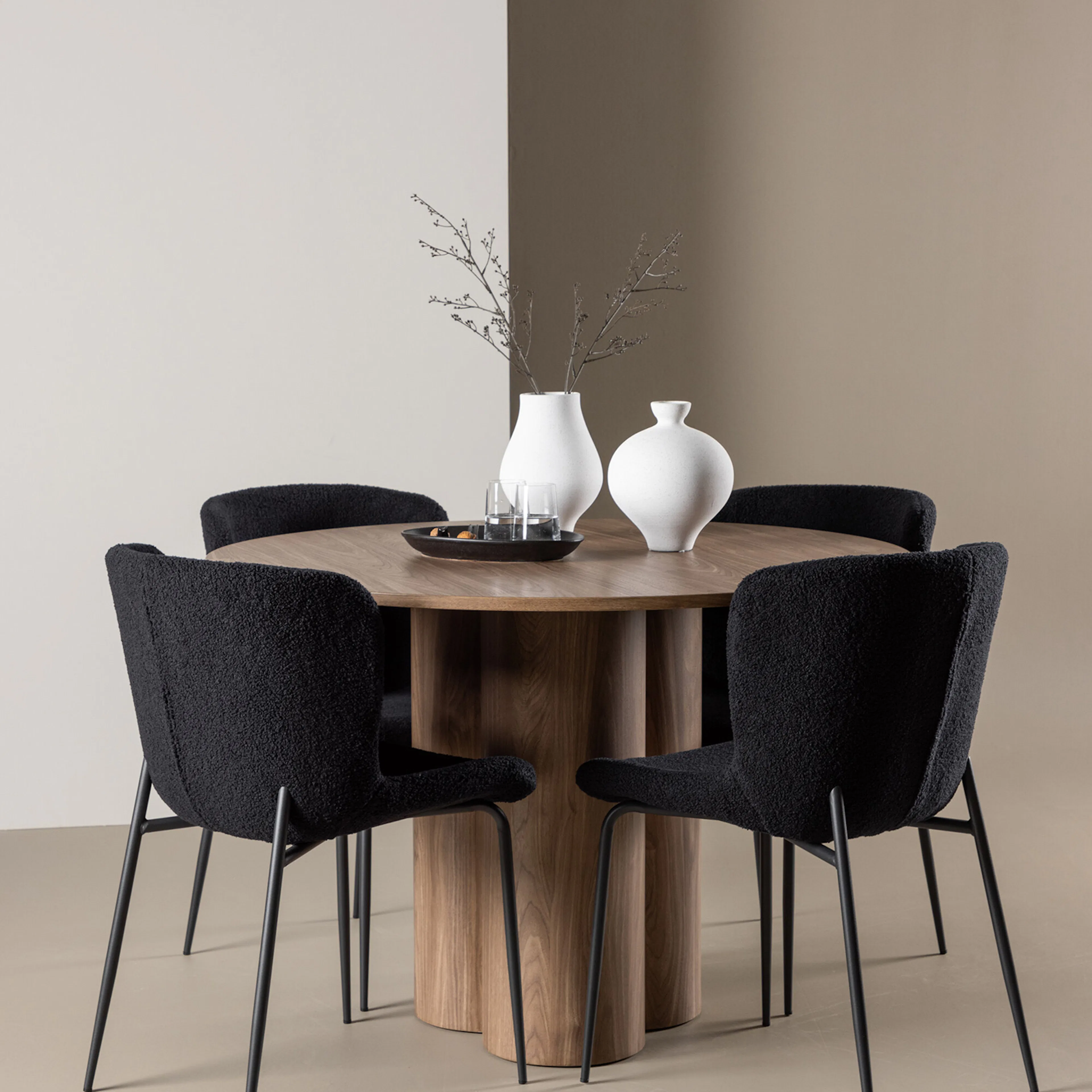 Spisegruppe Venture Home Olivia Ø110 med 4 stk Modesto Stoler