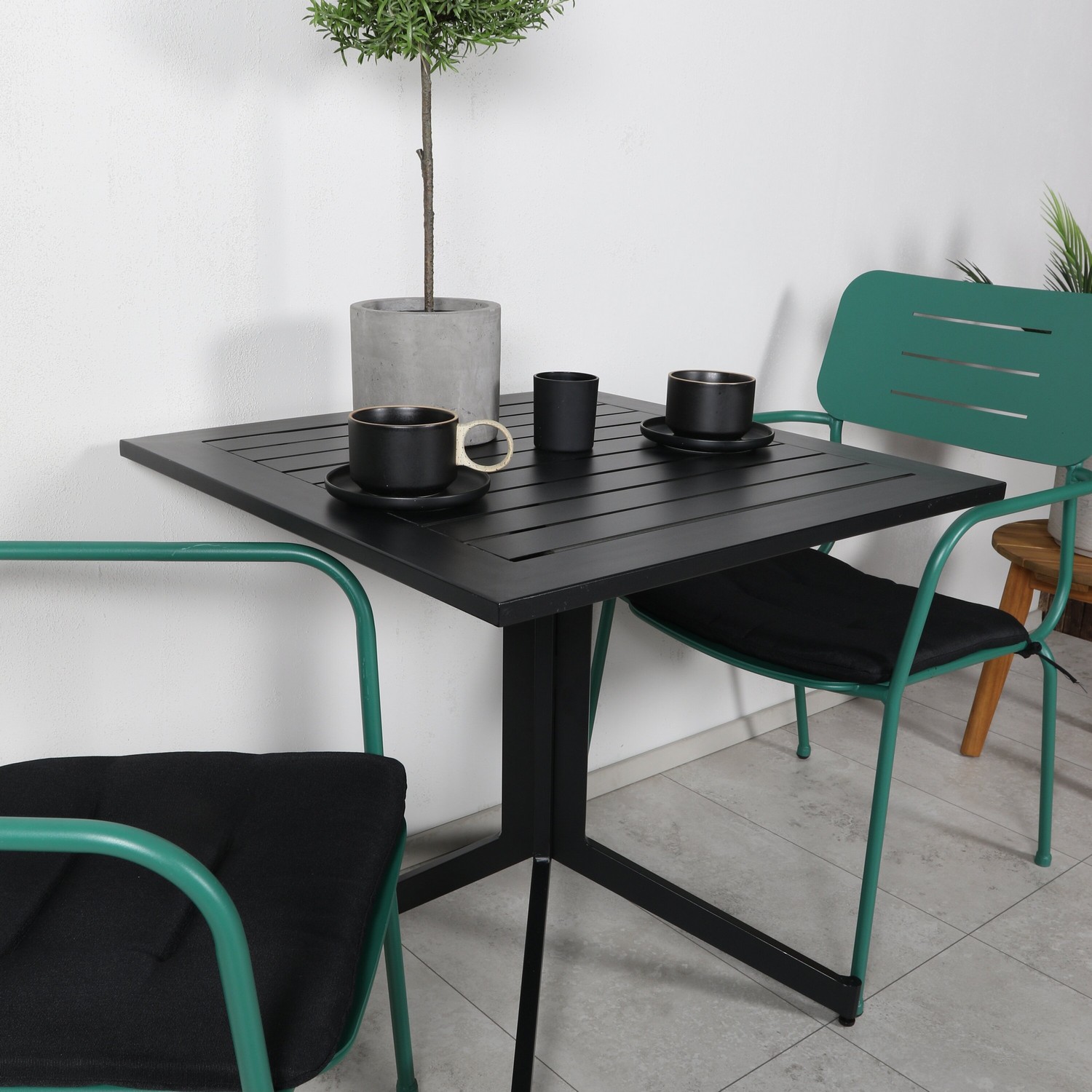 Cafégruppe Venture Home Wella med 2 Nemo Spisestoler
